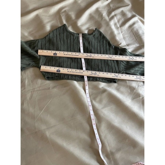 No Comment Women's Green Scoop Neck Bell Sleeve Pollover Knit Sweater Cropped XS - Picture 7 of 8